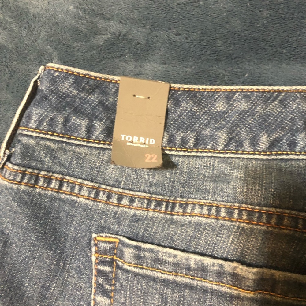 Torrid denim distressed shorts. Size 22 NWT - Picture 10 of 13